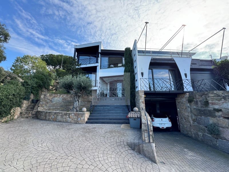 6 bedroom Villa for sale in Lloret de Mar with pool garage - € 1,990,000 (Ref: 8113399)
