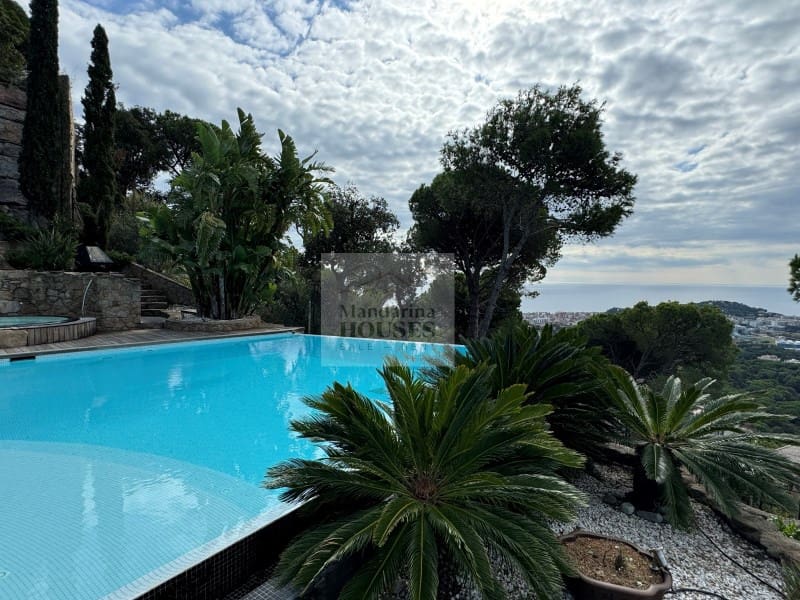 6 bedroom Villa for sale in Lloret de Mar with pool garage - € 1,990,000 (Ref: 8113399)