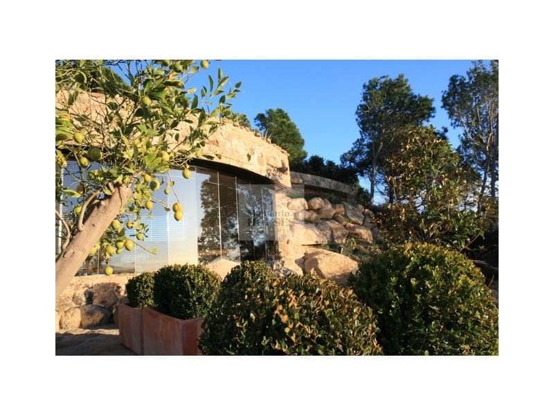 6 bedroom Villa for sale in Lloret de Mar with pool garage - € 1,990,000 (Ref: 8113399)