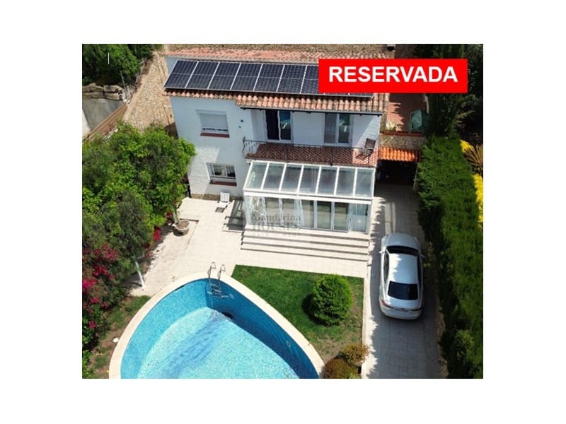 4 soveværelse Villa til salg i Lloret de Mar med swimmingpool garage - € 450.000 (Ref: 8120087)
