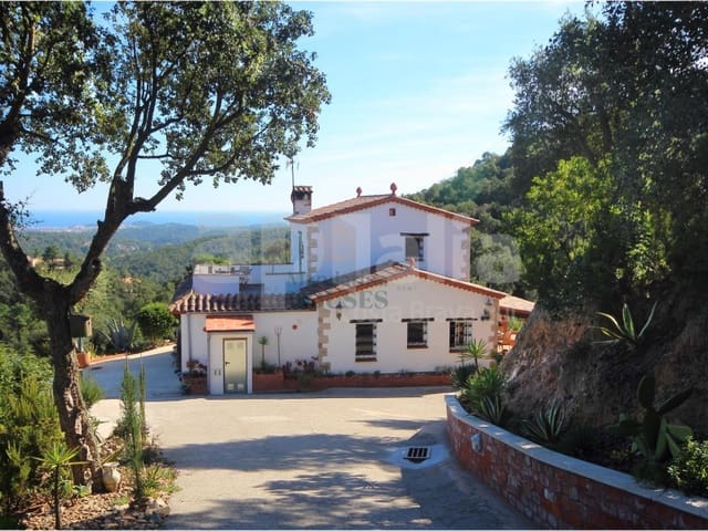 3 bedroom Villa for sale in Urbanitzacions del Nord, Lloret de Mar with pool - € 700,000 (Ref: 8245074)