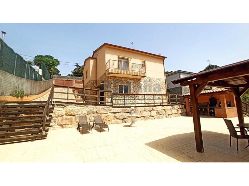 3 soveværelse Villa til salg i Vidreres med swimmingpool - € 295.000 (Ref: 8466729)