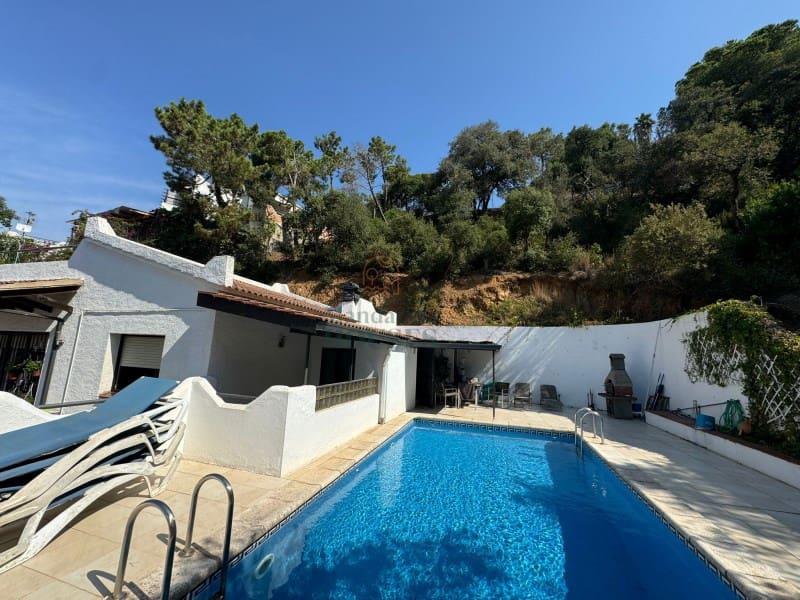 3 soveværelse Villa til salg i Lloret de Mar med swimmingpool garage - € 399.000 (Ref: 8479367)