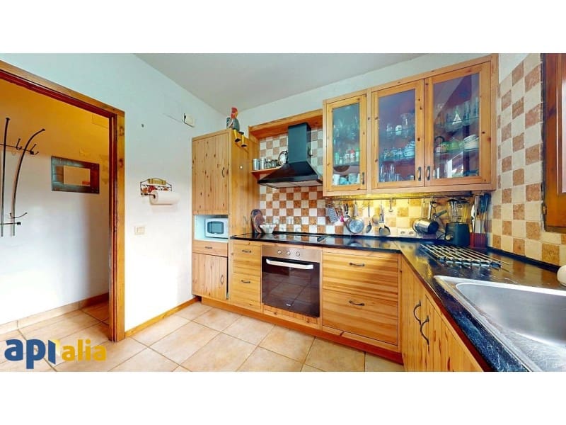 3 soveværelse Villa til salg i Lloret de Mar med swimmingpool garage - € 399.000 (Ref: 8479367)