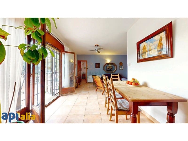 3 soveværelse Villa til salg i Lloret de Mar med swimmingpool garage - € 399.000 (Ref: 8479367)