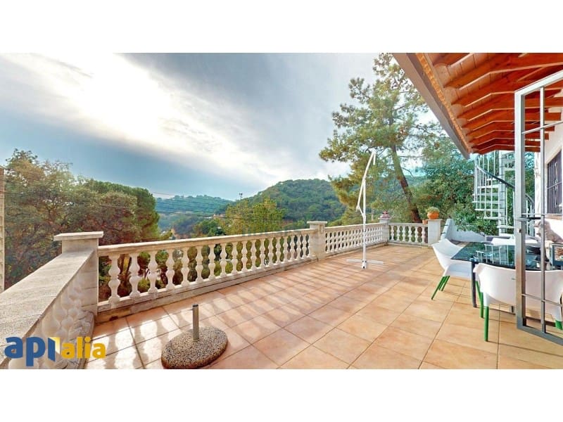 3 soveværelse Villa til salg i Lloret de Mar med swimmingpool garage - € 399.000 (Ref: 8479367)