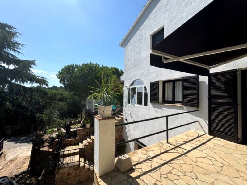 5 slaapkamer Villa te koop in Lloret de Mar met garage - € 799.000 (Ref: 8522910)
