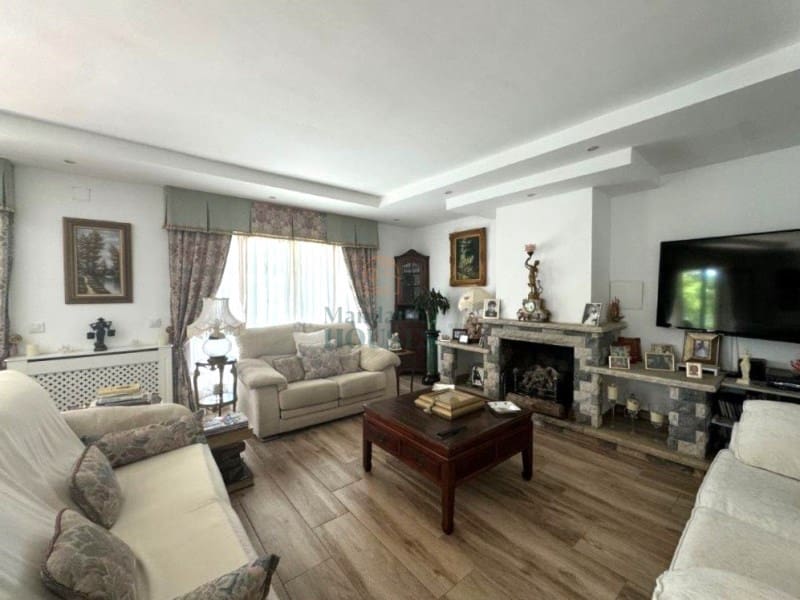 5 slaapkamer Villa te koop in Lloret de Mar met garage - € 799.000 (Ref: 8522910)