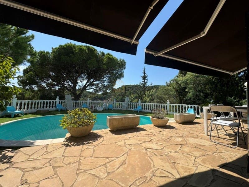 5 slaapkamer Villa te koop in Lloret de Mar met garage - € 799.000 (Ref: 8522910)