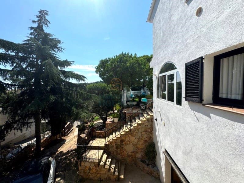 5 slaapkamer Villa te koop in Lloret de Mar met garage - € 799.000 (Ref: 8522910)
