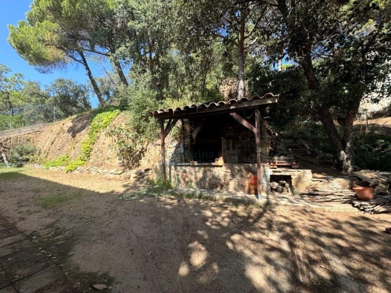 5 slaapkamer Villa te koop in Lloret de Mar met garage - € 799.000 (Ref: 8522910)