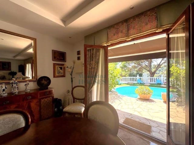 5 slaapkamer Villa te koop in Canyelles, Lloret de Mar met garage - € 799.000 (Ref: 8522910)