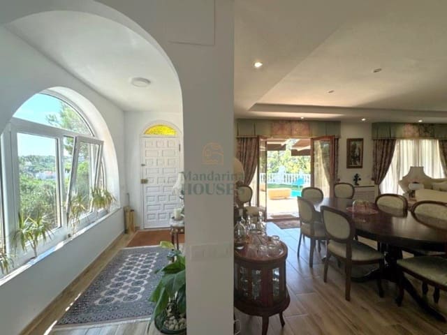 5 slaapkamer Villa te koop in Canyelles, Lloret de Mar met garage - € 799.000 (Ref: 8522910)