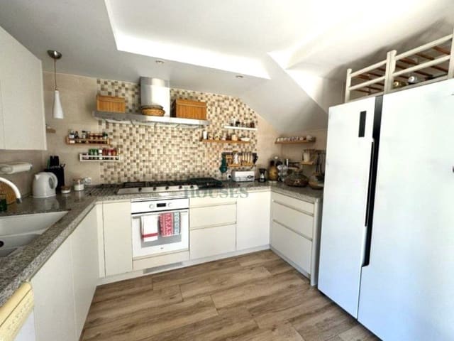 5 slaapkamer Villa te koop in Canyelles, Lloret de Mar met garage - € 799.000 (Ref: 8522910)