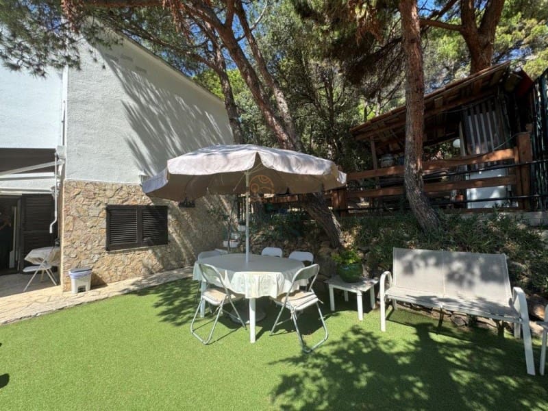 5 slaapkamer Villa te koop in Lloret de Mar met garage - € 799.000 (Ref: 8522910)