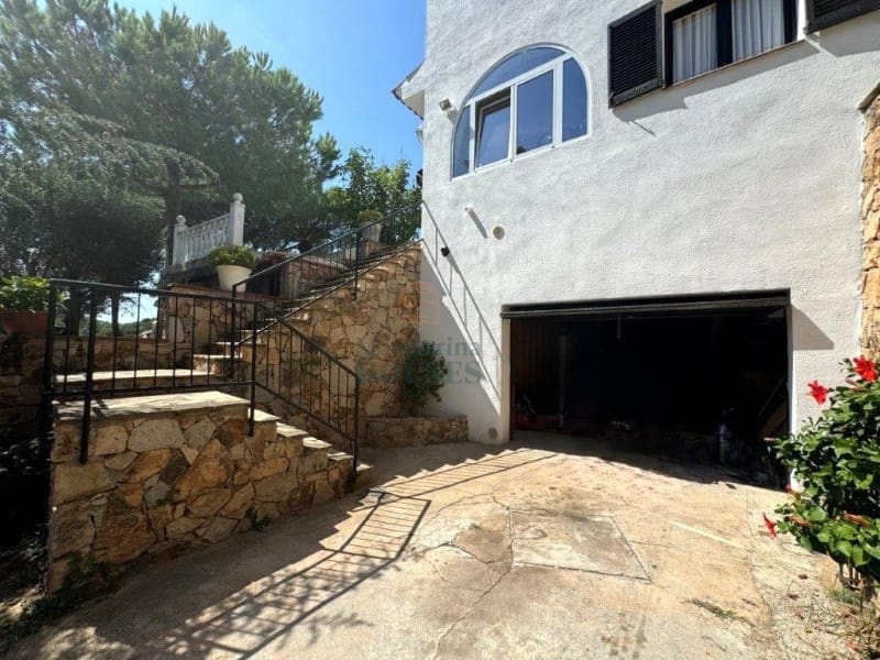 5 slaapkamer Villa te koop in Lloret de Mar met garage - € 799.000 (Ref: 8522910)