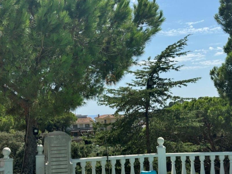 5 slaapkamer Villa te koop in Lloret de Mar met garage - € 799.000 (Ref: 8522910)