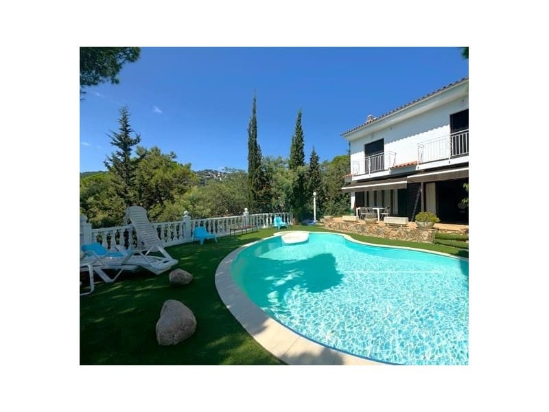 5 slaapkamer Villa te koop in Lloret de Mar met garage - € 799.000 (Ref: 8522910)