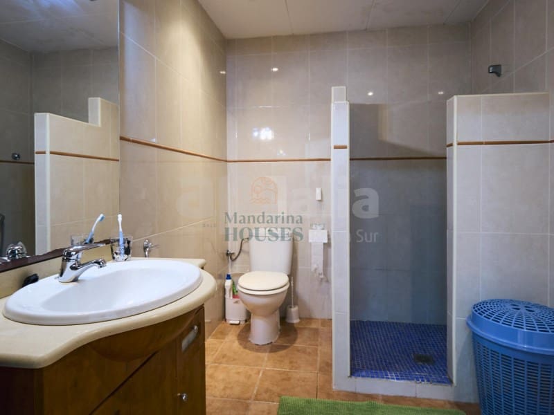 4 makuuhuone Huvila myytävänä paikassa Lloret de Mar mukana uima-altaan 
autotalli - 275 000 € (Ref: 8714614)