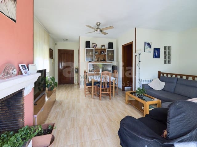 4 makuuhuone Huvila myytävänä paikassa Lloret de Mar mukana uima-altaan 
autotalli - 275 000 € (Ref: 8714614)