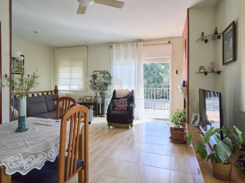 4 makuuhuone Huvila myytävänä paikassa Lloret de Mar mukana uima-altaan 
autotalli - 275 000 € (Ref: 8714614)