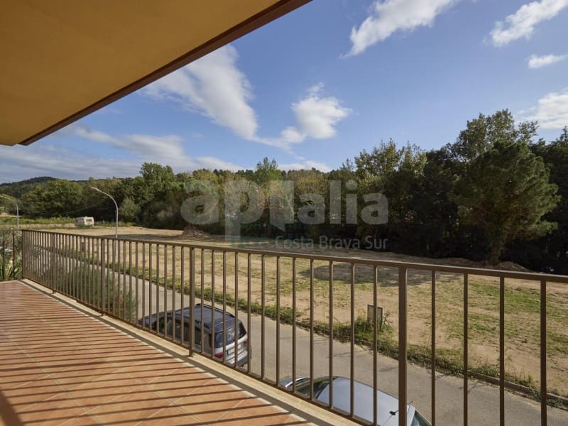 4 makuuhuone Huvila myytävänä paikassa Lloret de Mar mukana uima-altaan 
autotalli - 275 000 € (Ref: 8714614)