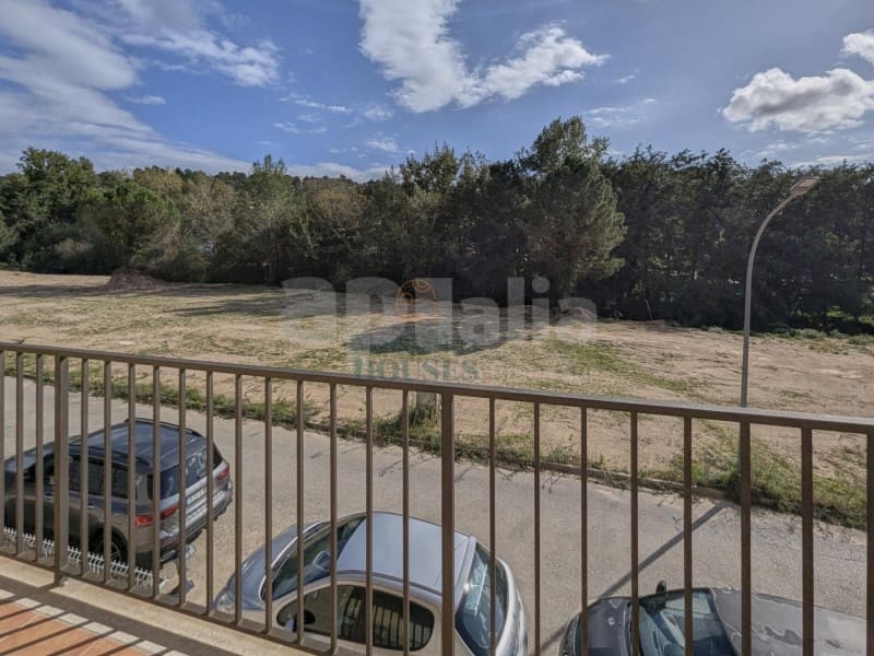 4 makuuhuone Huvila myytävänä paikassa Lloret de Mar mukana uima-altaan 
autotalli - 275 000 € (Ref: 8714614)