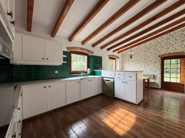 6 bedroom Villa for sale in Llagostera with garage - € 1,090,000 (Ref: 8836863)