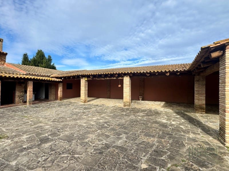 6 bedroom Villa for sale in Llagostera with garage - € 1,190,000 (Ref: 8836863)