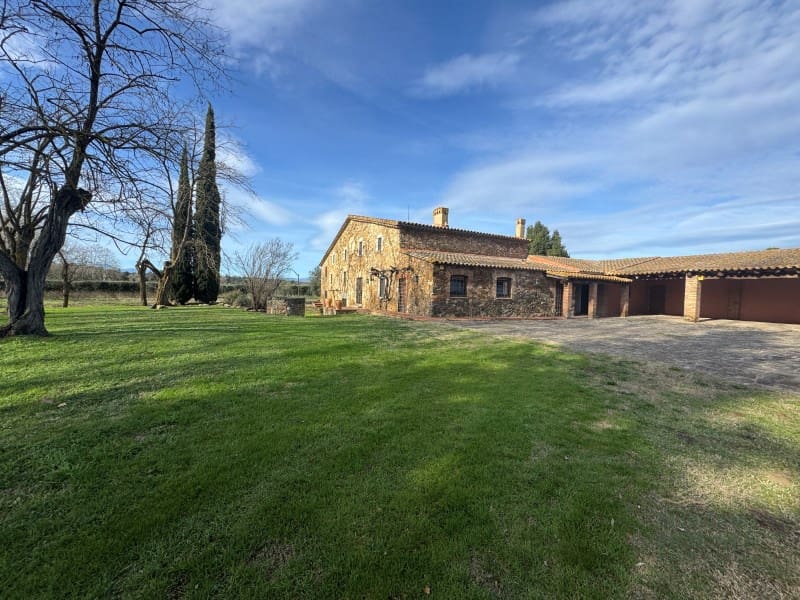 6 bedroom Villa for sale in Llagostera with garage - € 1,190,000 (Ref: 8836863)