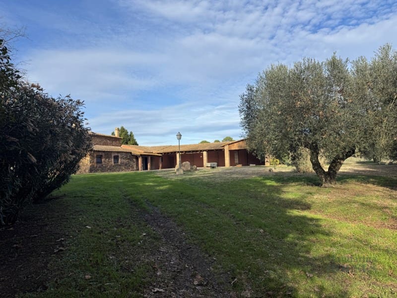 6 bedroom Villa for sale in Llagostera with garage - € 1,190,000 (Ref: 8836863)