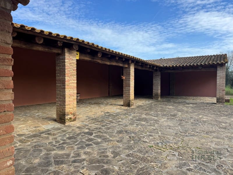 6 bedroom Villa for sale in Llagostera with garage - € 1,190,000 (Ref: 8836863)