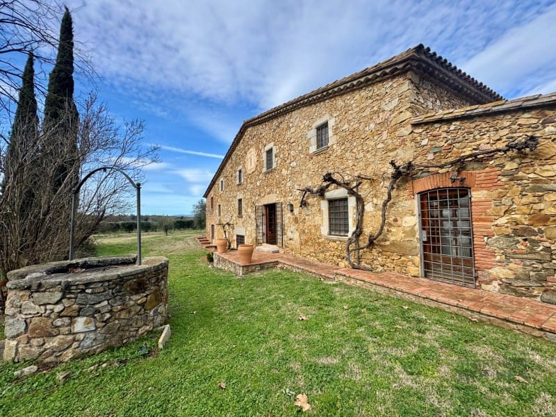 6 bedroom Villa for sale in Llagostera with garage - € 1,190,000 (Ref: 8836863)