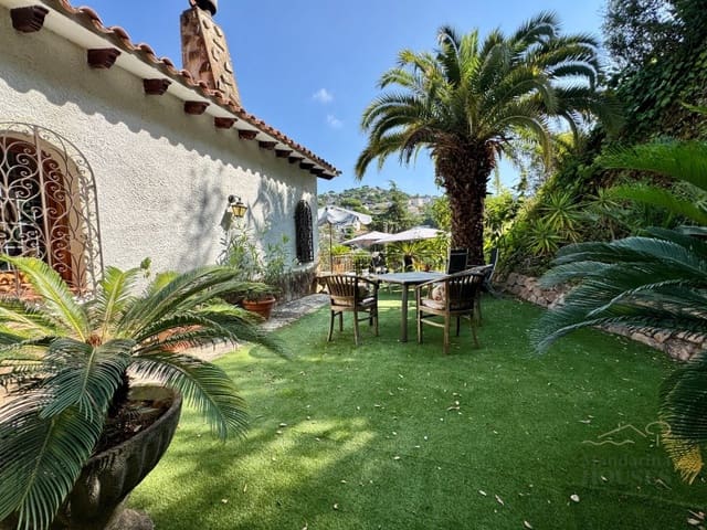 4 soveværelse Villa til salg i Canyelles, Lloret de Mar med garage - € 499.000 (Ref: 9131898)