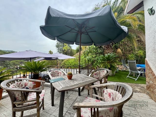 4 soveværelse Villa til salg i Canyelles, Lloret de Mar med garage - € 499.000 (Ref: 9131898)