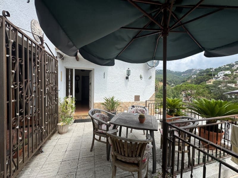 4 slaapkamer Villa te koop in Lloret de Mar met garage - € 499.000 (Ref: 9131898)