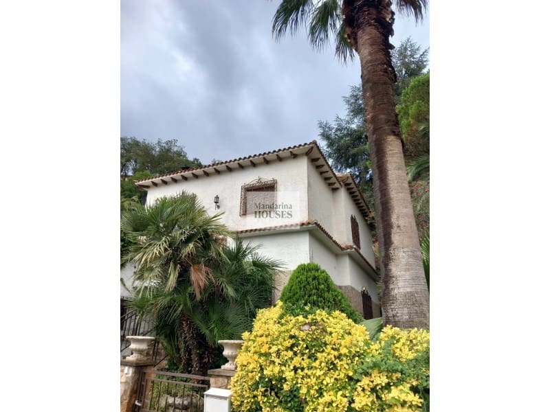 4 bedroom Villa for sale in Lloret de Mar with garage - € 369,000 (Ref: 9131898)