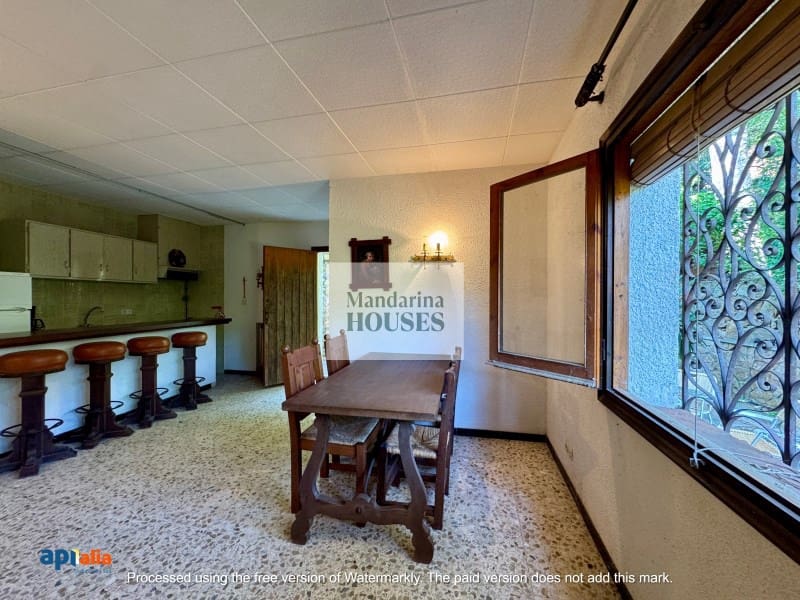 4 bedroom Villa for sale in Lloret de Mar with garage - € 369,000 (Ref: 9131898)