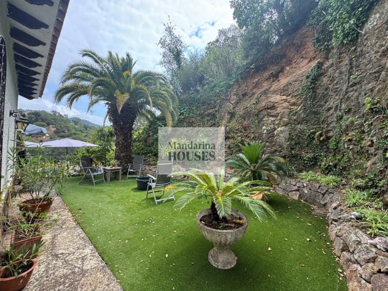 4 bedroom Villa for sale in Lloret de Mar with garage - € 369,000 (Ref: 9131898)