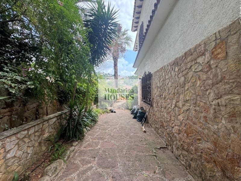 4 bedroom Villa for sale in Lloret de Mar with garage - € 369,000 (Ref: 9131898)