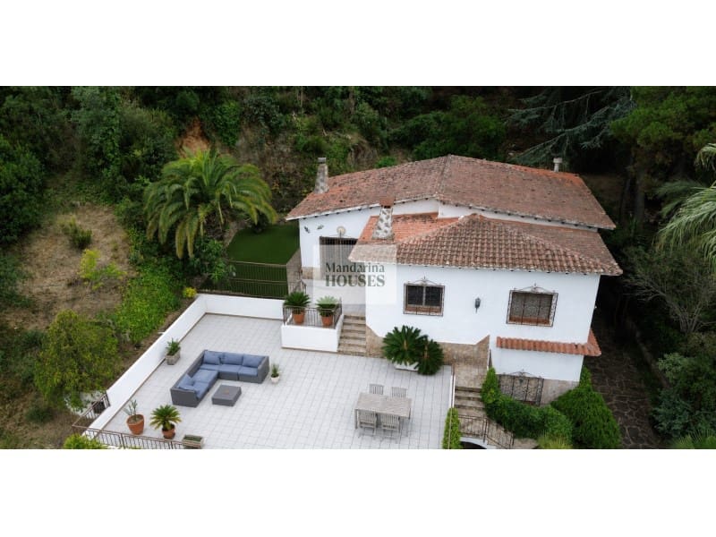 4 bedroom Villa for sale in Lloret de Mar with garage - € 369,000 (Ref: 9131898)