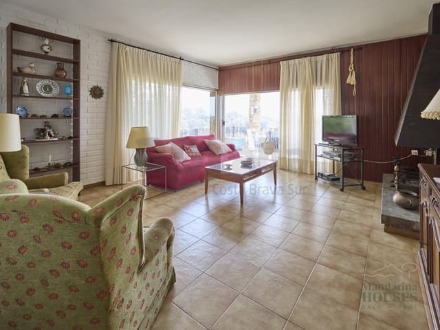 6 chambre Villa/Maison à vendre à Urbanitzacions del Nord, Lloret de Mar - 395 000 € (Ref: 9202724)