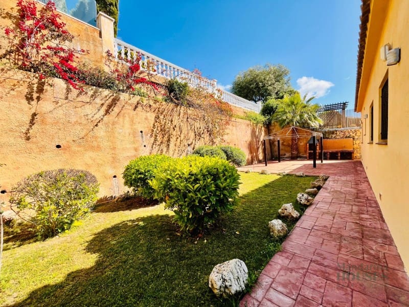 3 slaapkamer Villa te koop in Lloret de Mar met zwembad garage - € 875.000 (Ref: 9208528)