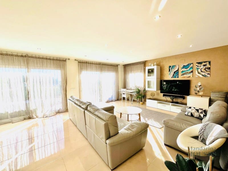 3 slaapkamer Villa te koop in Lloret de Mar met zwembad garage - € 875.000 (Ref: 9208528)