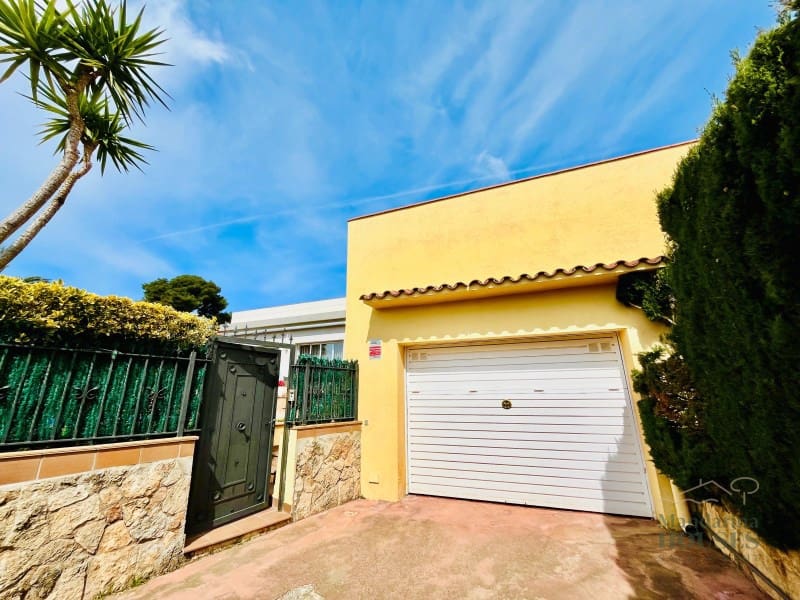 3 slaapkamer Villa te koop in Lloret de Mar met zwembad garage - € 875.000 (Ref: 9208528)