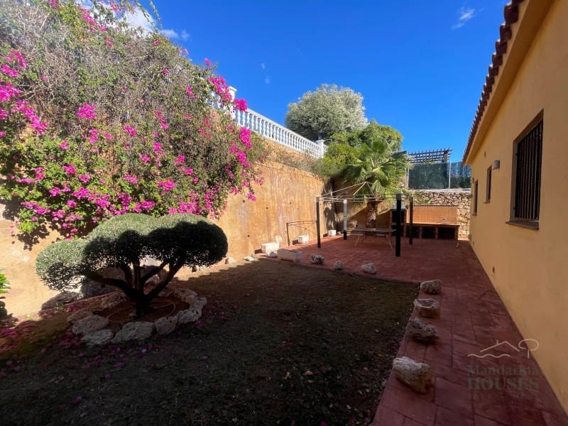 3 slaapkamer Villa te koop in Lloret de Mar met zwembad garage - € 875.000 (Ref: 9208528)