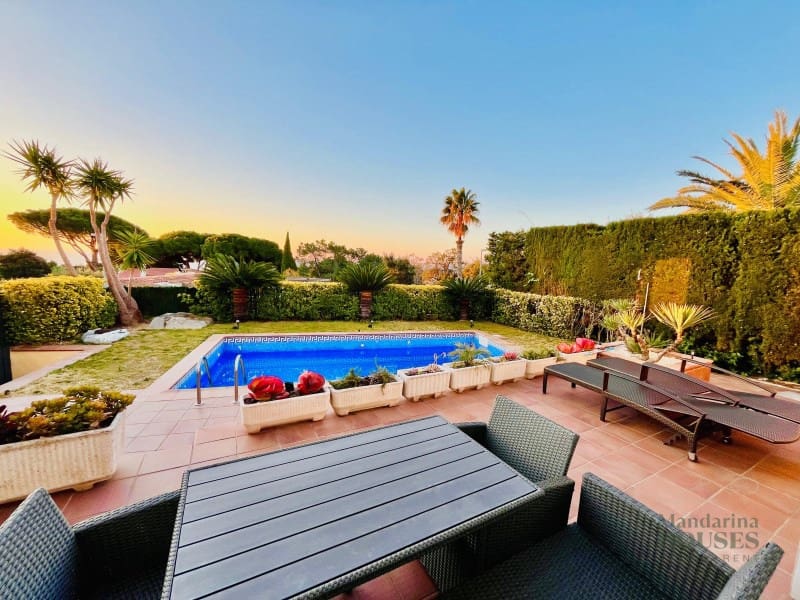 3 slaapkamer Villa te koop in Lloret de Mar met zwembad garage - € 875.000 (Ref: 9208528)