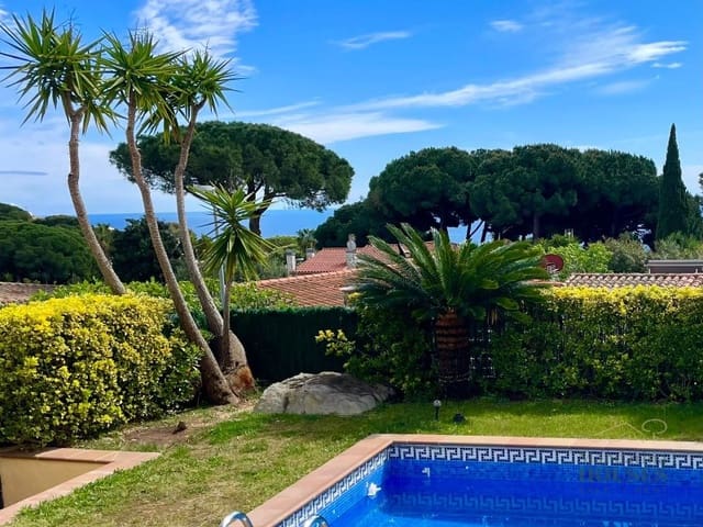 3 slaapkamer Villa te koop in Canyelles, Lloret de Mar met zwembad garage - € 875.000 (Ref: 9208528)