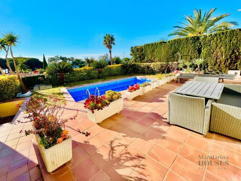 3 slaapkamer Villa te koop in Lloret de Mar met zwembad garage - € 875.000 (Ref: 9208528)