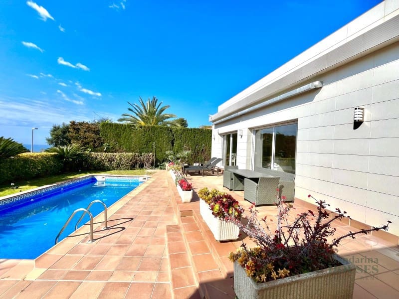 3 slaapkamer Villa te koop in Lloret de Mar met zwembad garage - € 875.000 (Ref: 9208528)